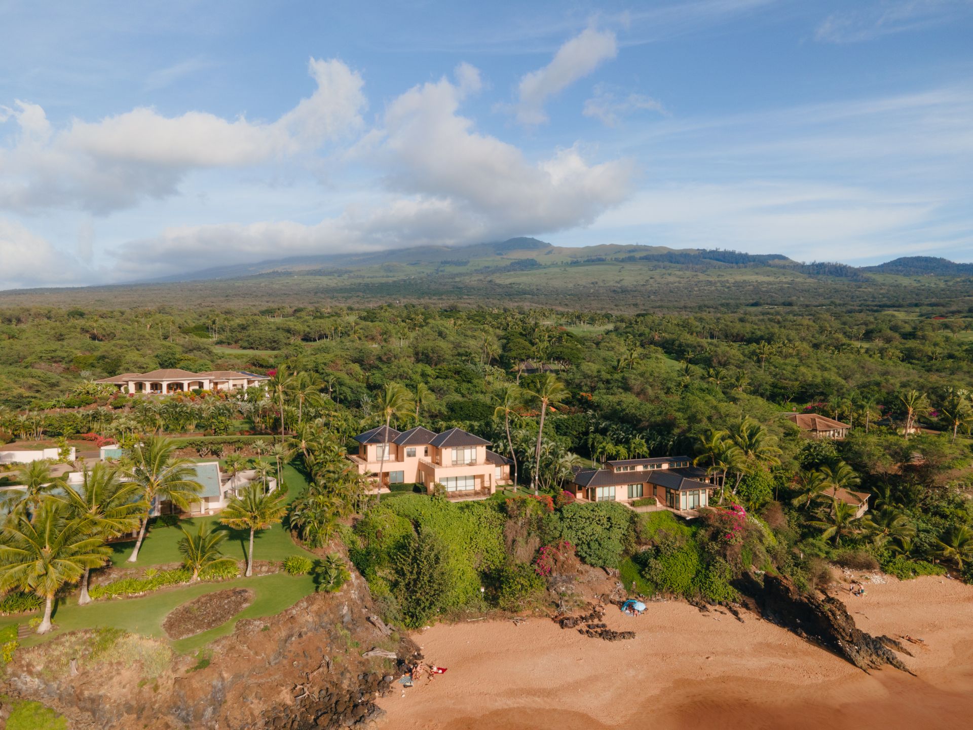 Luxury Hawaii home with lanai windows ready for residential tinting